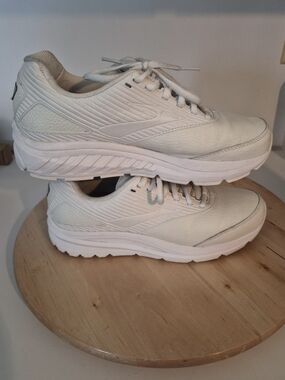 Brooks Women's White Athletic Walking Sneakers